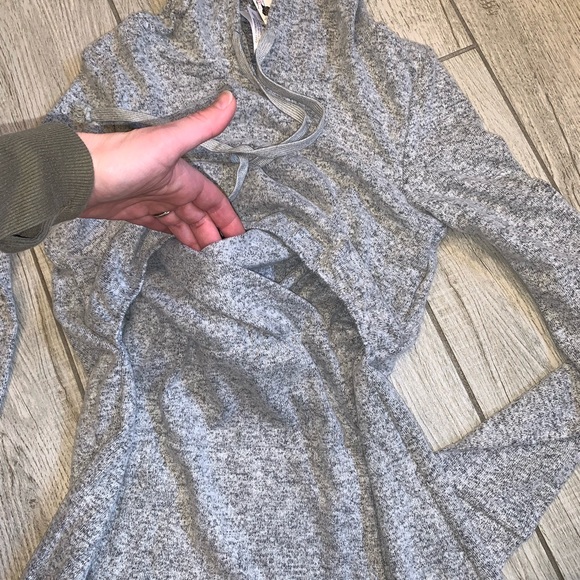 NWT Latched Mama Everyday Nursing Hoodie - Heathered Charcoal - Picture 6 of 7